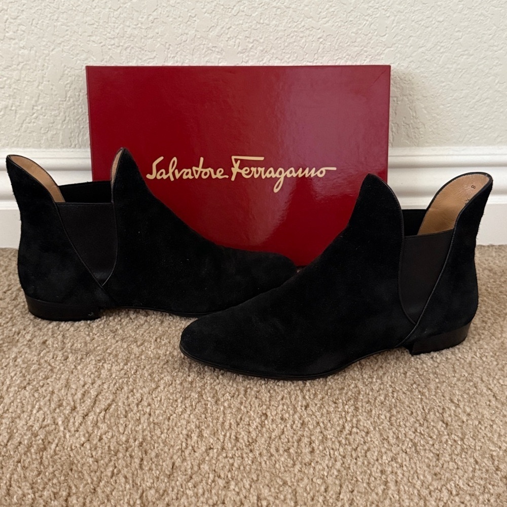 SALVATORE Ferragamo Tilia suede booties size 7.5 (gently worn)